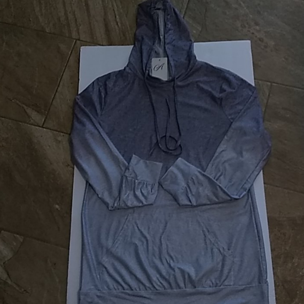 NWOT Alelly long sleeve hooded top.